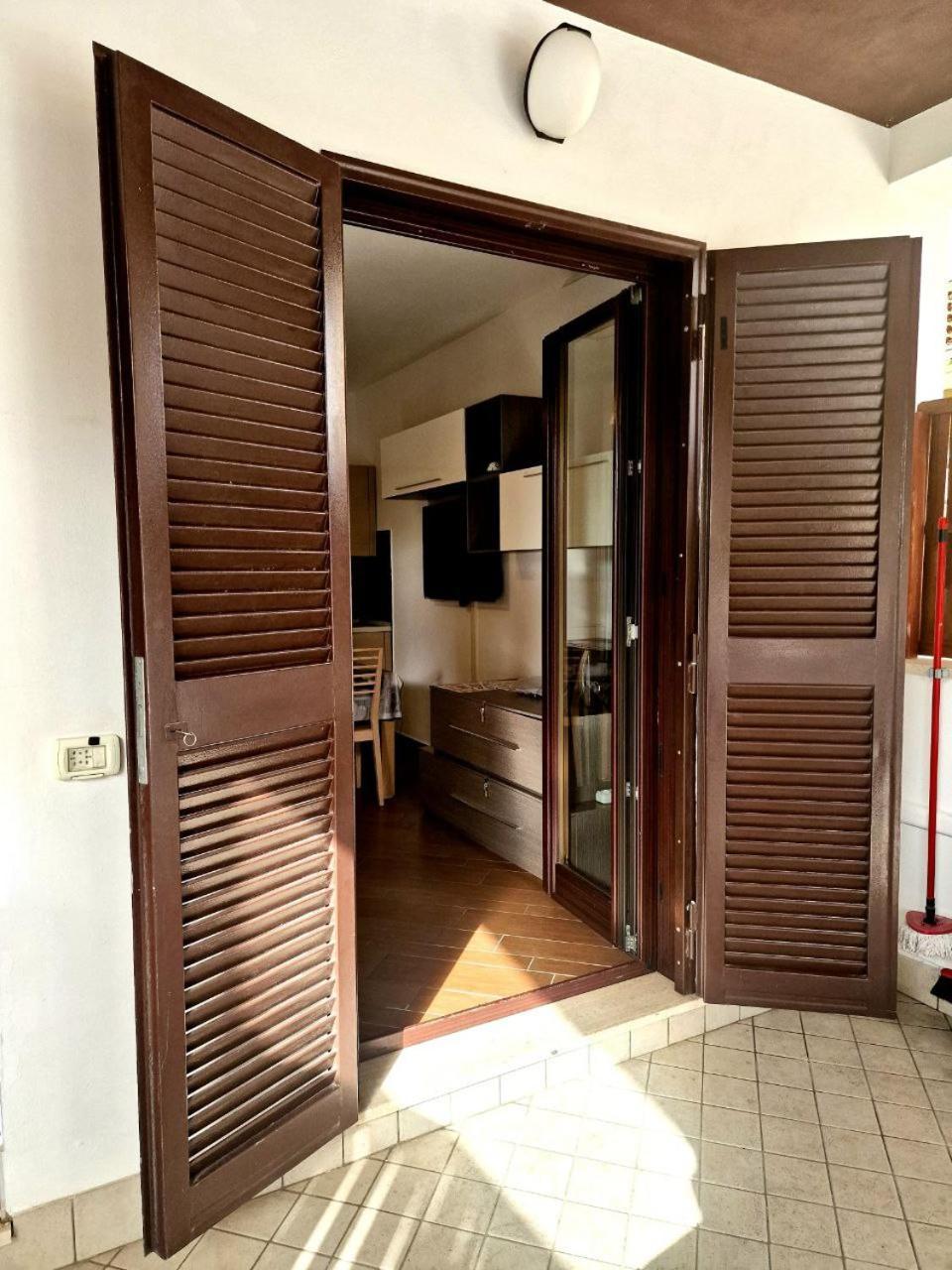 Domus Livio, 7 Min Fco Airport, Free Wifi, Garden Apartment, 2 Tv Hd 피우미치노 외부 사진