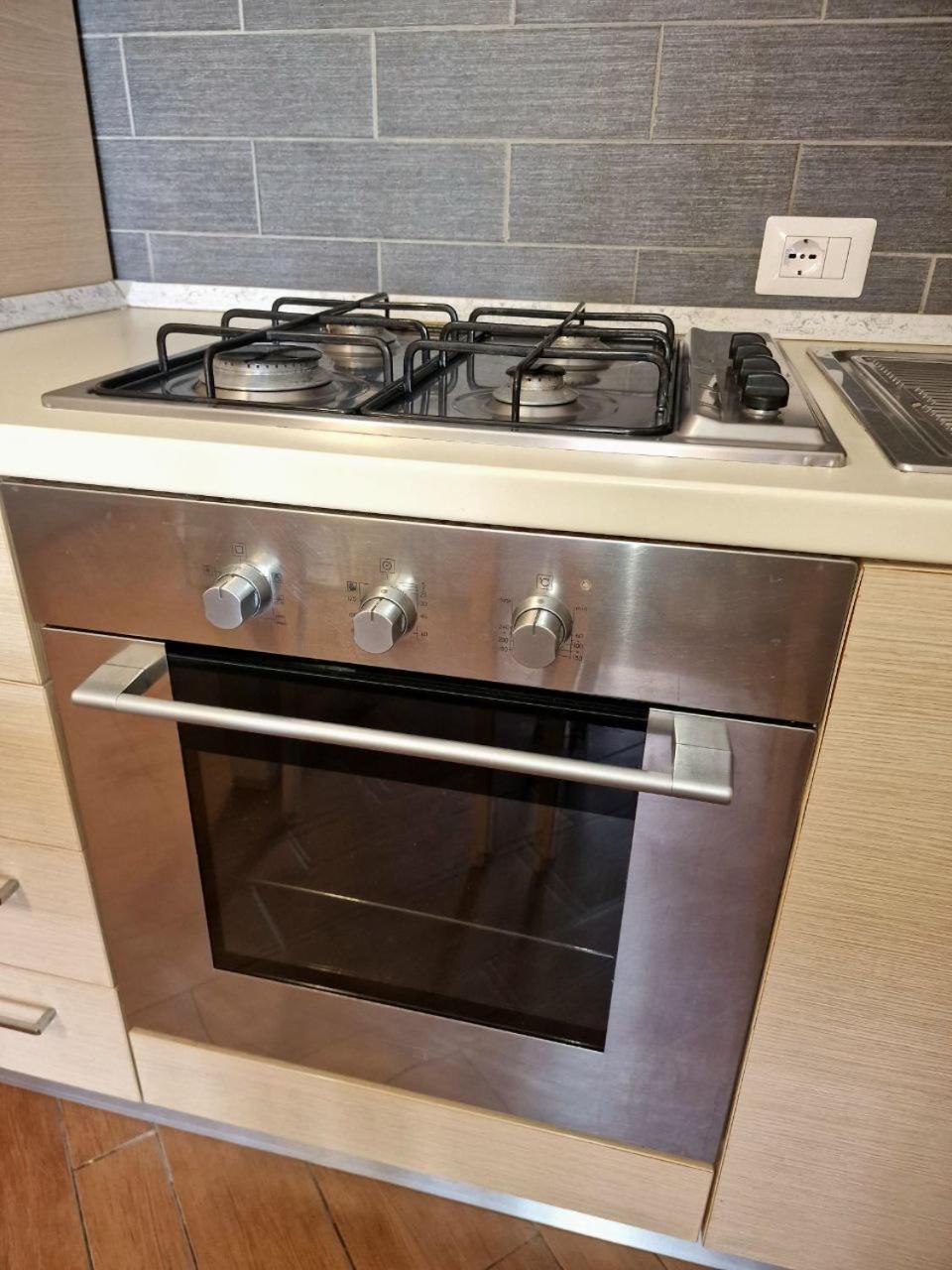 Domus Livio, 7 Min Fco Airport, Free Wifi, Garden Apartment, 2 Tv Hd 피우미치노 외부 사진